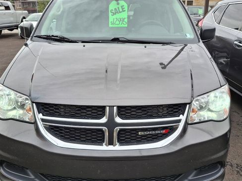 Used 2018 Dodge Grand Caravan SE FWD image 2