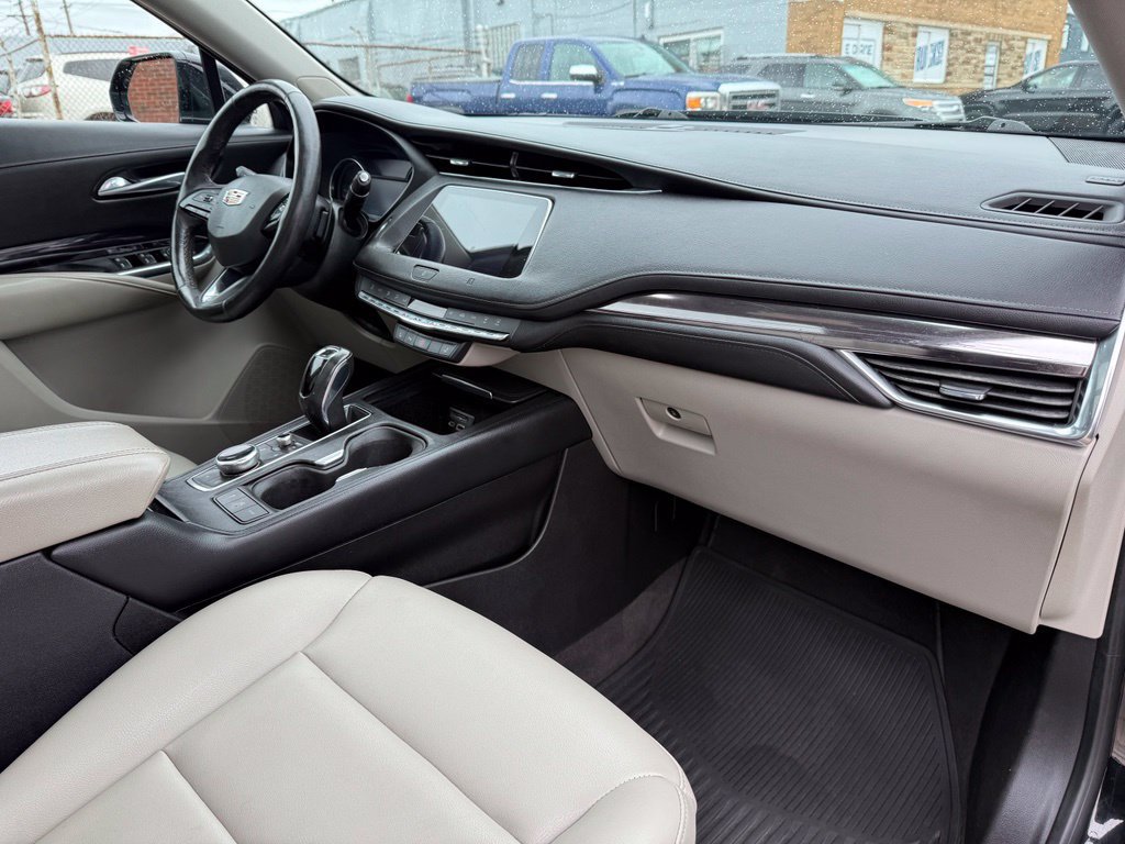Used 2019 Cadillac XT4 Luxury w/ Cold Weather Package AWD/4WD image 28
