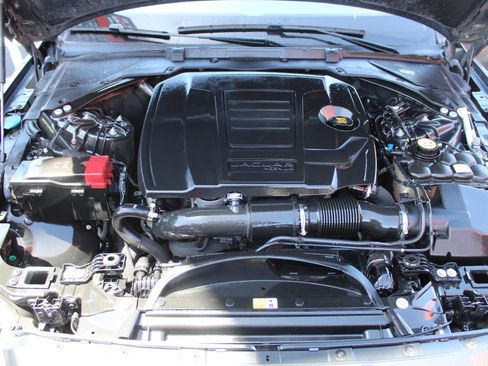 Used 2020 Jaguar XF Premium image 19