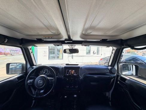 Used 2017 Jeep Wrangler Unlimited Sahara AWD/4WD image 32