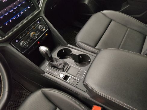 Used 2021 Volkswagen Atlas Cross Sport SE image 26