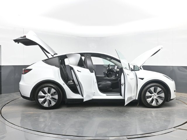 Used 2022 Tesla Model Y Long Range AWD/4WD image 49