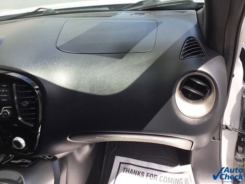 Used 2017 Nissan Juke SV image 35