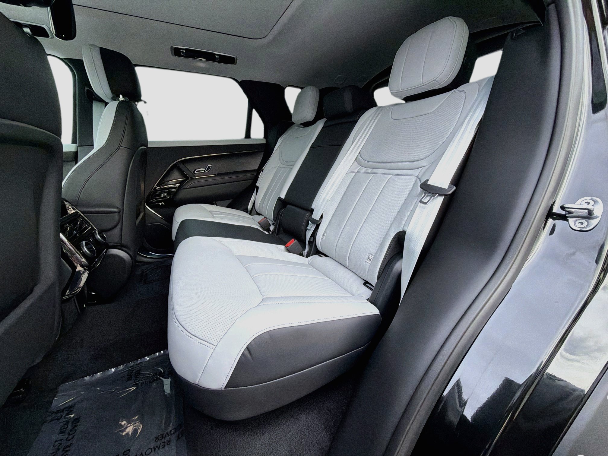 New 2027 Land Rover Range Rover Sport Dynamic SE AWD/4WD image 21
