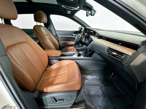 Used 2021 Audi e-tron Premium w/ Convenience Plus Package image 27