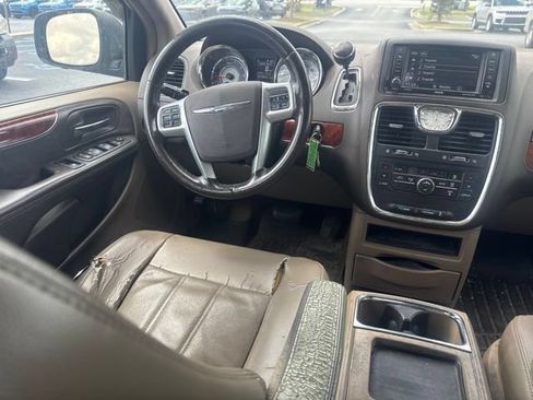 Used 2013 Chrysler Town & Country Touring FWD image 20