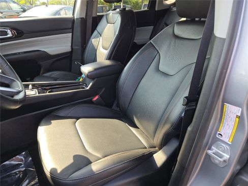 Certified 2022 Jeep Compass Limited image 28