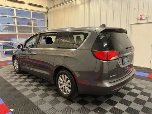 Used 2021 Chrysler Voyager L FWD image 6