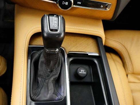 Used 2018 Volvo XC90 T6 Inscription w/ Convenience Package image 35