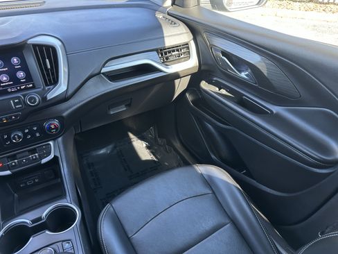 Used 2023 GMC Terrain SLT image 17