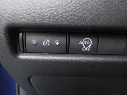 Used 2023 Nissan Rogue S image 29