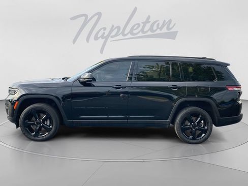 Used 2023 Jeep Grand Cherokee L Laredo RWD image 2
