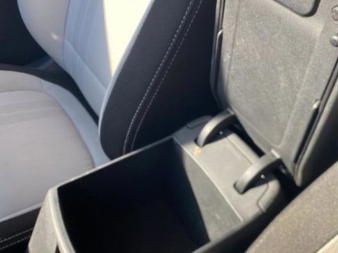 Used 2023 Hyundai Venue SEL image 25