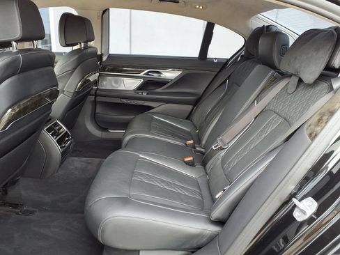 Used 2020 BMW M760i xDrive w/ Luxury Rear Seating Package AWD/4WD image 8