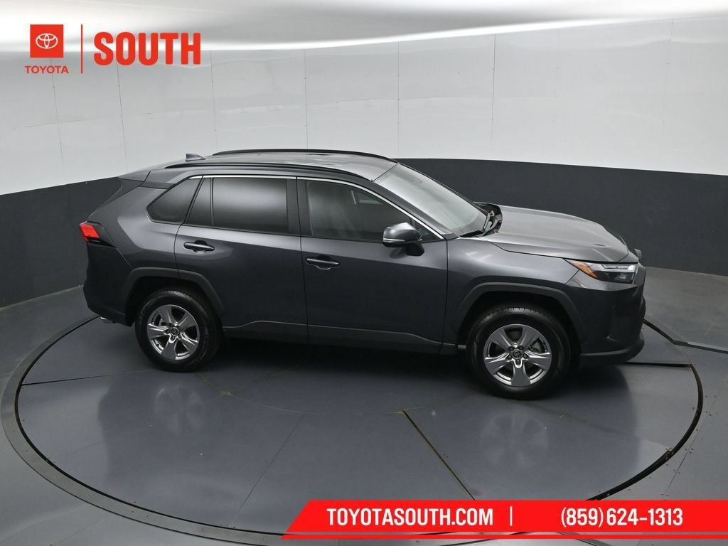 Used 2025 Toyota RAV4 XLE AWD/4WD image 45