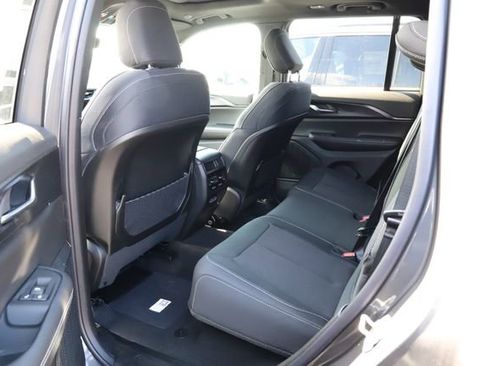 New 2026 Jeep Grand Cherokee Laredo AWD/4WD image 13