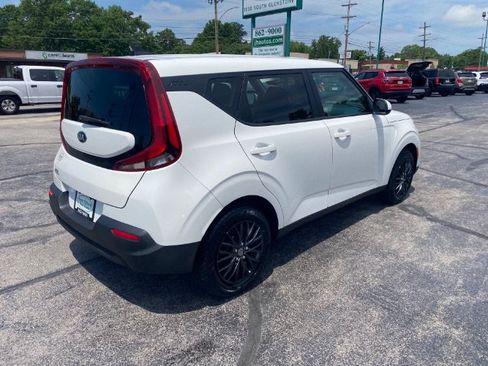 Used 2020 Kia Soul LX FWD image 4
