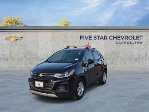 Used 2021 Chevrolet Trax LT w/ Premium Seat Package image 3