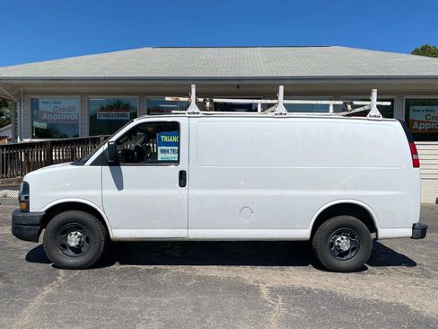 Used 2018 Chevrolet Express 3500 w/ Driver Convenience Package RWD image 5