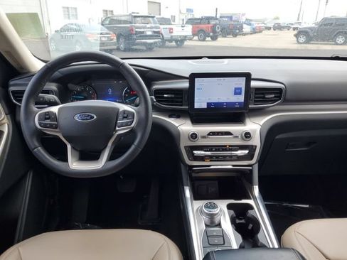 Used 2024 Ford Explorer XLT w/ Equipment Group 202A AWD/4WD image 35