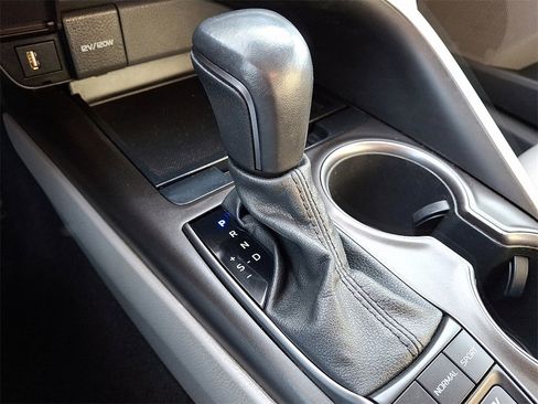 Used 2022 Toyota Camry SE image 14