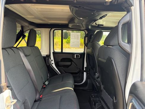 Used 2026 Jeep Wrangler Unlimited Rubicon AWD/4WD image 26