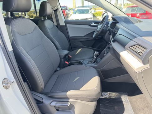 Used 2022 Volkswagen Taos SE w/ Panoramic Sunroof Package FWD image 37