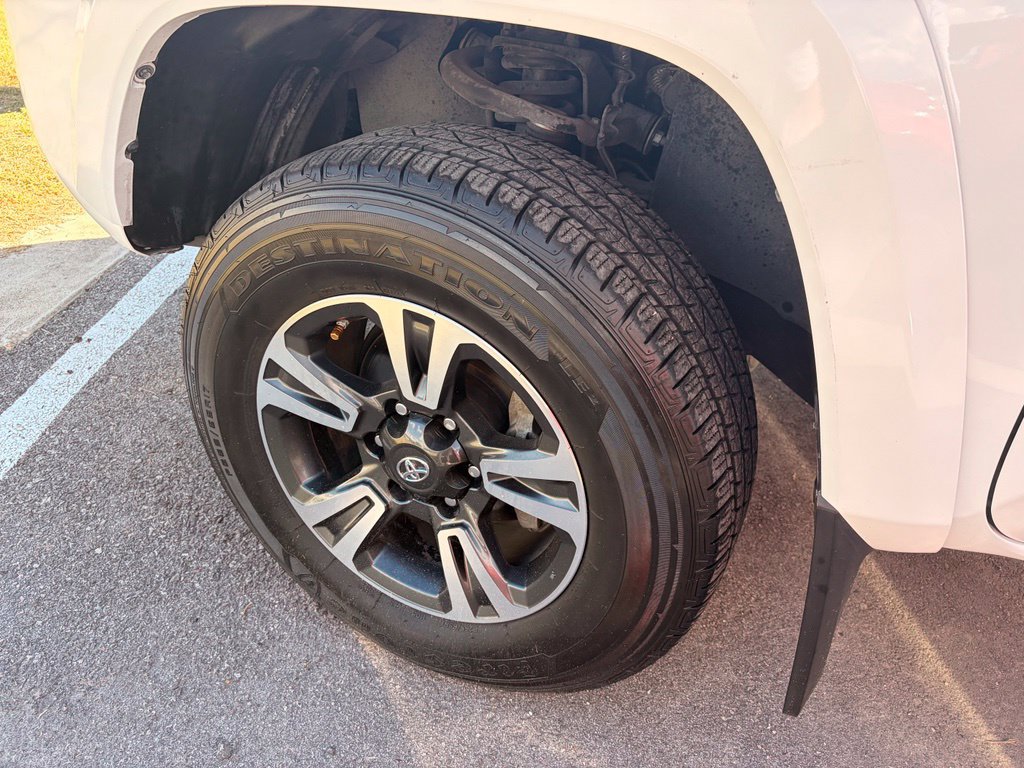 Used 2018 Toyota Tacoma TRD Sport w/ Technology Package RWD image 3