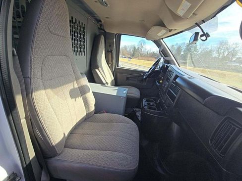 Certified 2022 Chevrolet Express 2500 w/ Driver Convenience Package image 6