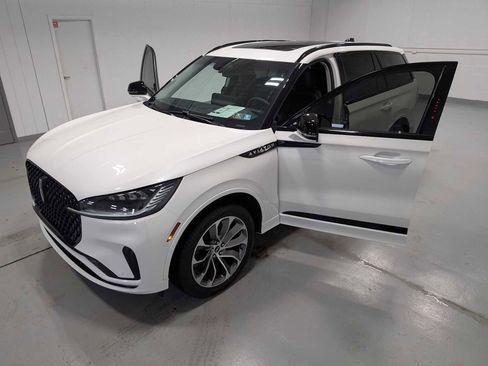 Certified 2025 Lincoln Aviator AWD w/ Jet Appearance Package image 16