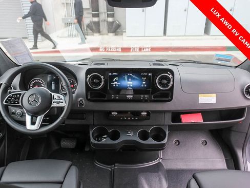 Used 2023 Mercedes-Benz Sprinter 2500 image 5