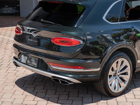 Used 2023 Bentley Bentayga Extended Wheelbase AWD/4WD image 47