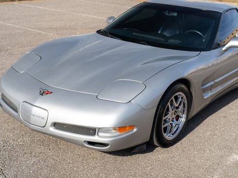 Used 2004 Chevrolet Corvette Z06 w/ Memory Package image 10