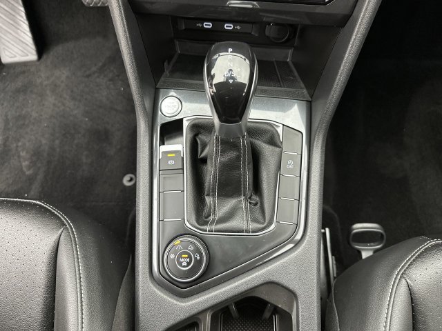 Used 2023 Volkswagen Tiguan SE AWD/4WD image 19