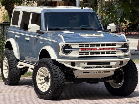 Used 2025 Ford Bronco Outer Banks AWD/4WD image 3