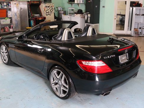 Used 2014 Mercedes-Benz SLK 250 w/ Premium Package image 27