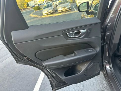 Used 2024 Volvo XC60 B5 Core image 30