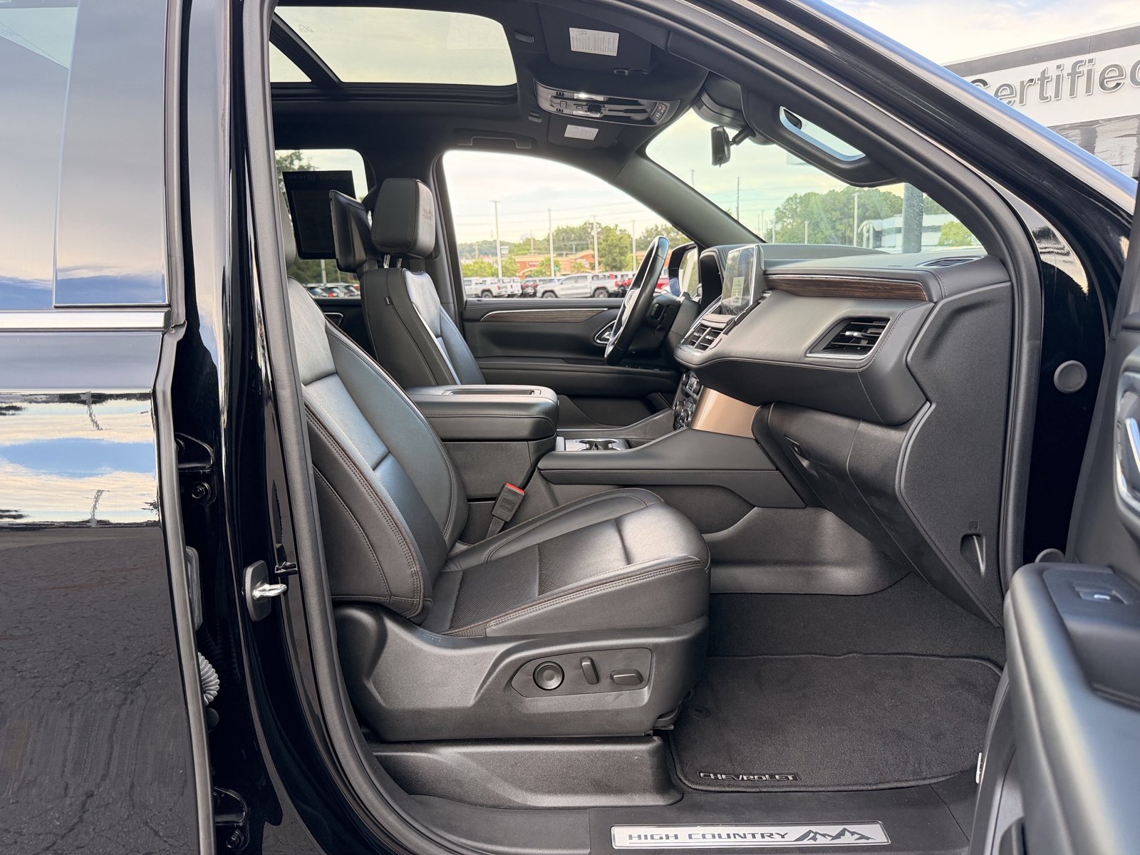 Used 2024 Chevrolet Tahoe High Country w/ Advanced Technology Package AWD/4WD image 35