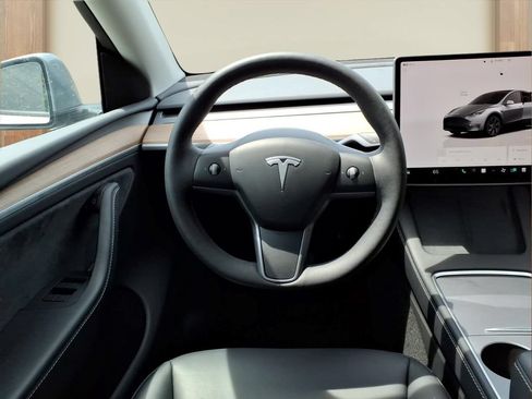 Used 2024 Tesla Model Y Long Range AWD/4WD image 22