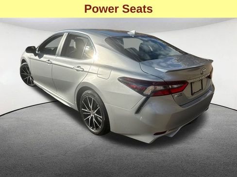 Used 2024 Toyota Camry SE w/ Cold Weather Package image 9