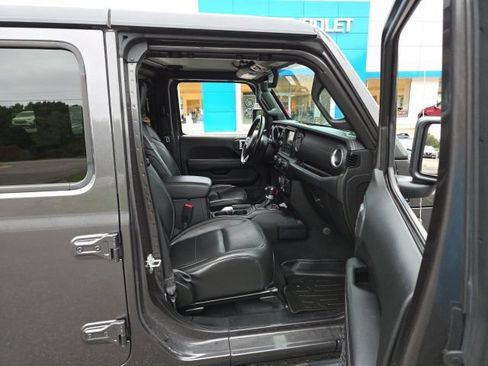Used 2020 Jeep Wrangler Unlimited Sahara w/ Dual Top Group AWD/4WD image 45