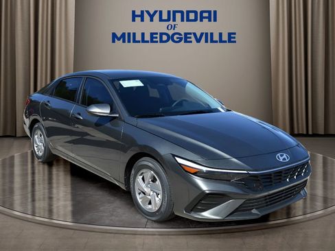 New 2026 Hyundai Elantra SE FWD image 5