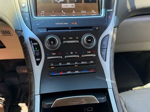 Used 2017 Lincoln MKX Reserve w/ Enhanced Security Package image 27