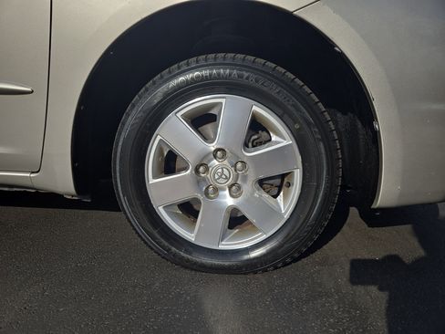 Used 2005 Toyota Sienna LE image 10