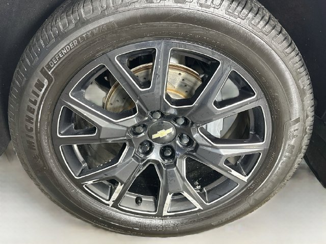 Used 2021 Chevrolet Tahoe Premier w/ Premium Package AWD/4WD image 15