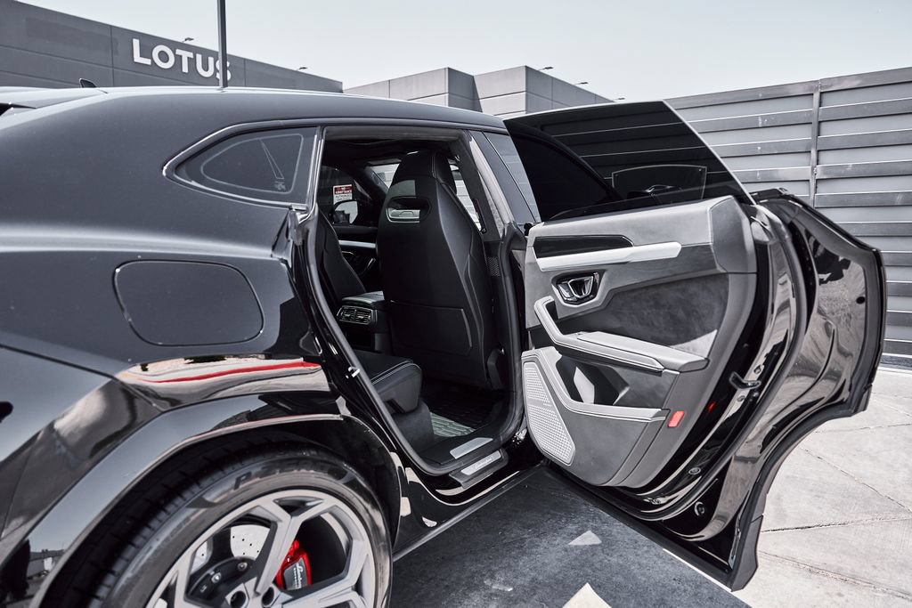 Used 2022 Lamborghini Urus AWD/4WD image 26