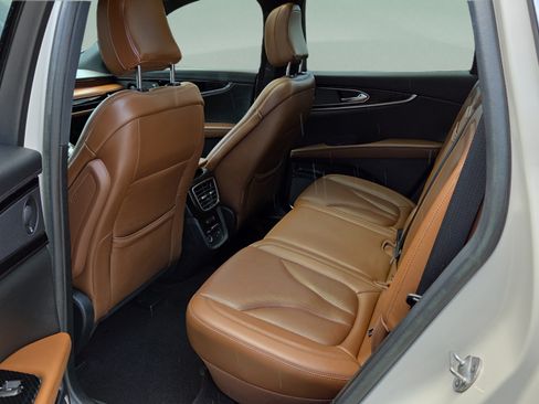 Used 2021 Lincoln Nautilus Reserve AWD/4WD image 11