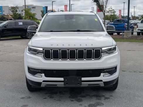 Used 2024 Jeep Wagoneer Series II w/ Flexible Seating Group RWD image 8