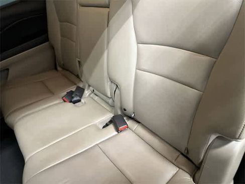 Used 2019 Honda Pilot Touring image 11