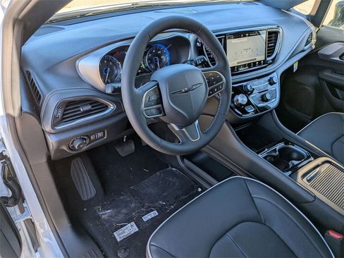 New 2026 Chrysler Pacifica Limited w/ Trailer Tow Group image 11